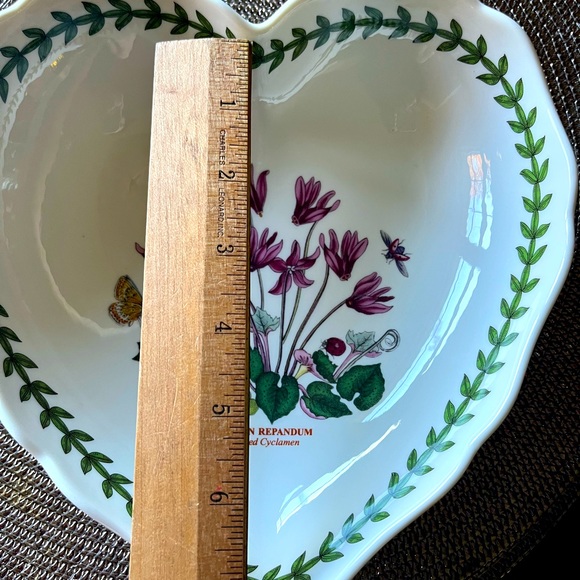 Portmeirion Botanic Garden Cyclamen Repandum heart serving bowl NWT❣️ - Picture 5 of 9